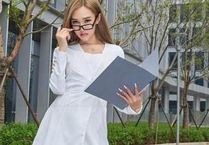 AISS爱丝(黄金版) – 偏爱长腿妹纸的美图在这里，索菲的图包藏了太多期待。