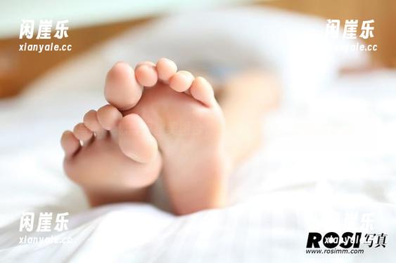 ROSI写真 - 恋恋短裙美图合集：小风翻动，少女心炸裂