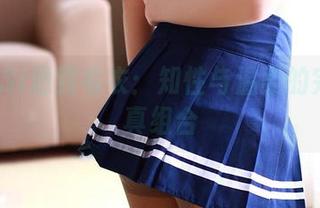 当ROSI遇到毛衣：知性与温柔的完美写真组合