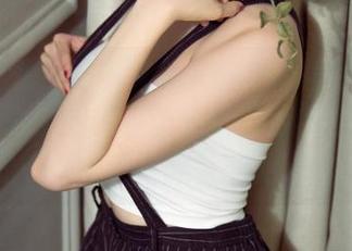 UGirls尤果网 – 李颜儿的连衣裙可以说是独一无二，图库里的分享越看越迷，简单的一条裙子也能有千种风情。