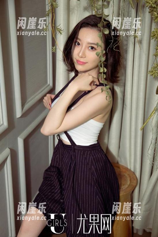 UGirls尤果网 - 李颜儿的连衣裙可以说是独一无二，图库里的分享越看越迷，简单的一条裙子也能有千种风情。