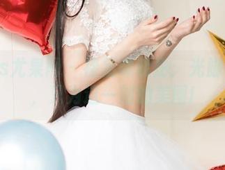UGirls尤果网 – 裸足谭晓彤：光脚行万里，只为这一刻的美图!