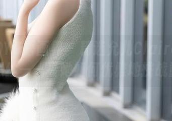XIAOYU语画界 – 精选允儿Claire的红裙黑丝——看她如何优雅地挑战重力
