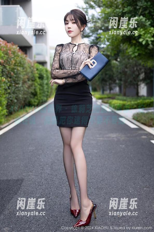 XIAOYU语画界 - 徐莉芝的旗袍画像：好像在说‘我能把你迷得不要不要的’？