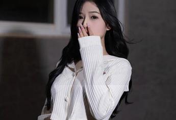 Xiuren秀人网 – 安然maleah的旗袍写真原图，轻轻松松穿越成妈妈辈子了