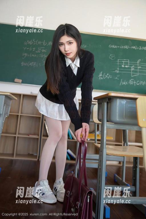 Xiuren秀人网 - 徐莉芝Booty的JK写真集：缝隙里的叛逆和甜蜜