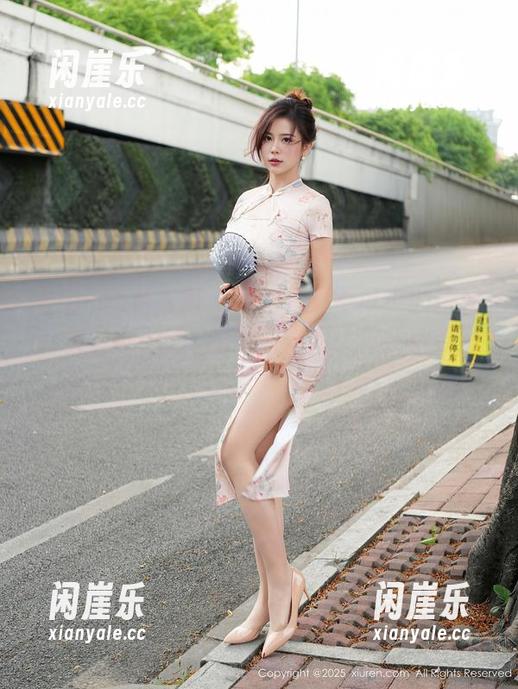 Xiuren秀人网 - 短裙是必不可少的搭配，柒喜小baby的最新图册让你三秒变潮人！