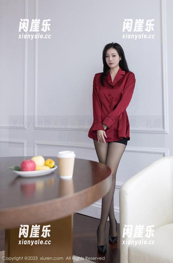 Xiuren秀人网 - 白兔西希的私房：礼服和猫的闲聊时光