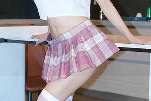 Xiuren秀人网 – 免费的糯米NM粉色写真，撞得我心肝颤，谁来救我！