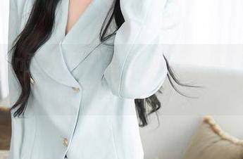 Xiuren秀人网 – 黑色的气质从陈柒柒的照片里慢慢渗透