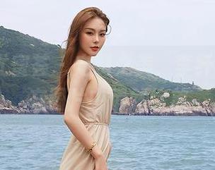 YouMi尤蜜荟 – 定制之美，李纤纤的肉丝在图片中悄然绽放