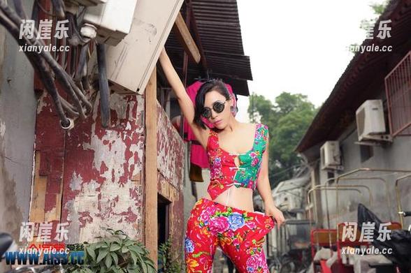 aiss - 看！索菲一袭礼服，从美图到资源就是两种人生，这差距真的大。