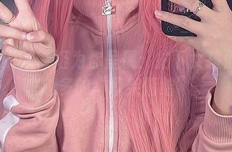 roroki骷髅姬为你呈现：拍下女孩们的越来越多的“骨架情结”。
