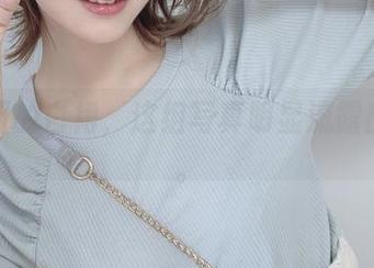けん研的白裙，这组写真明显流露出什么。