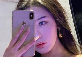 微密圈 – 看！不爱笑的赛琳的写真，原图不仅性感，还是段子库！