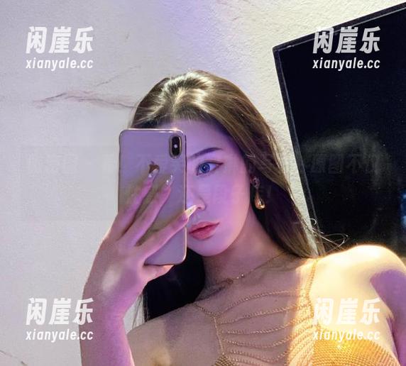微密圈 - 看！不爱笑的赛琳的写真，原图不仅性感，还是段子库！