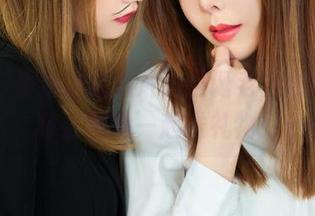 丽柜 – 看到这组照片，圣诞老人也想请钟晴去和他一起送礼物！