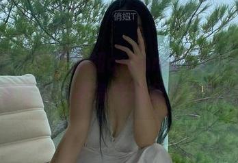 微密圈 – 致敬俏妞qiaoniuTT：红色网丝全套写真，不争气的我要没控制住了