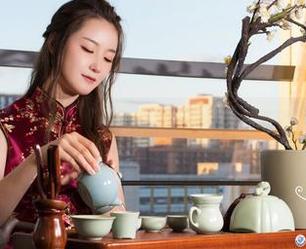 克拉女神 – 校服穿搭在线，吕佳带你体验高清的学院风！