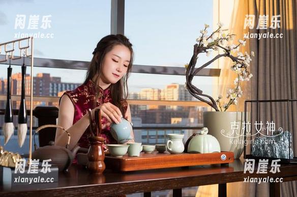 克拉女神 - 校服穿搭在线，吕佳带你体验高清的学院风！