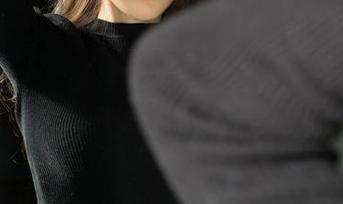 克拉女神 – 静宜泳装美图合集：撩人又可爱的扇子