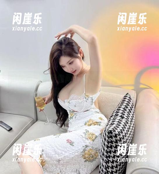 微密圈 - 不经意间，周妍希白裙下的脚尖在冒险——最新图包，发现更好的自己