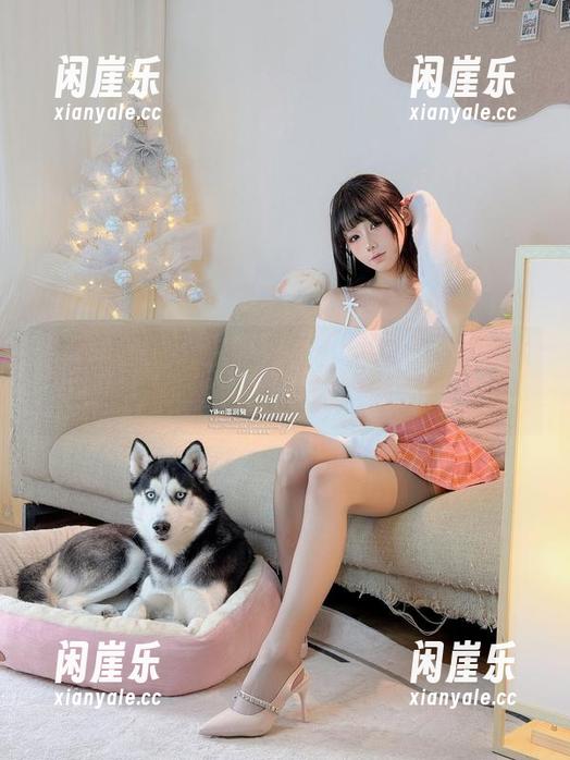 高清壁纸暴露了咬人小小兔学妹的调皮本质，哈哈，活泼得很。