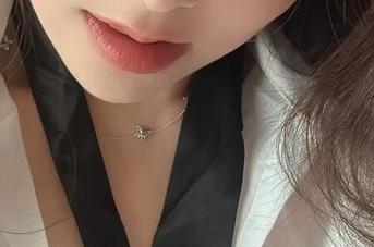 微密圈 – 照片里那个奶雯，居然能把女王这角色演得如此到位，原图不愧是原图。