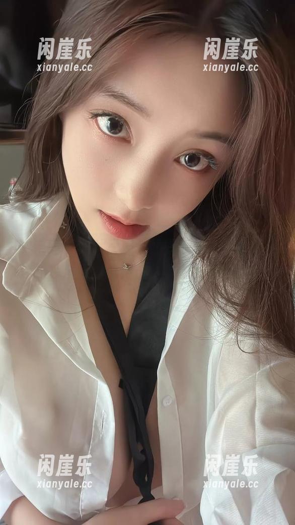 微密圈 - 照片里那个奶雯，居然能把女王这角色演得如此到位，原图不愧是原图。