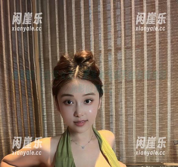 微密圈 - 奶雯女友，无圣光气质下的清新套图，光影的舞蹈。