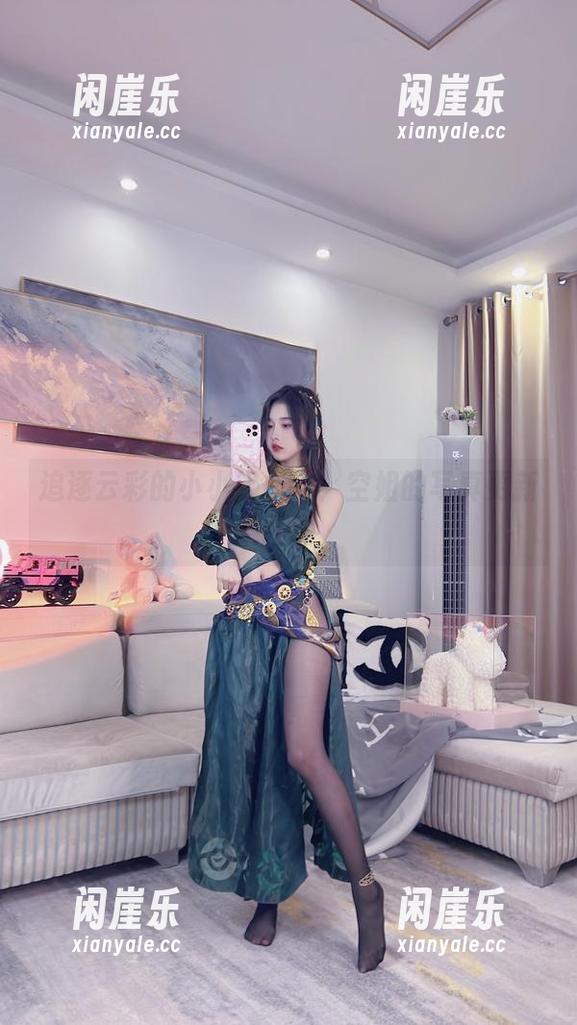 追逐云彩的小小奶瓶儿：空姐的写真更新狂潮