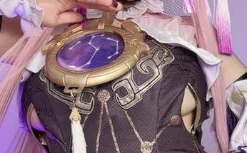 如果小瑶幺幺的蓝白条纹写真能说话，一定会和我聊海浪和沙滩的情感，对吧？