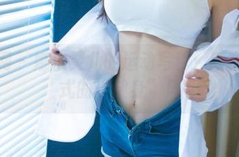 尤果网 – 娜依灵儿的运动写真：斯文败类式的“健身”风