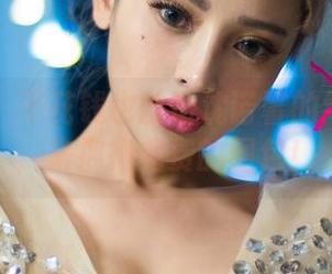 尤果网 – 不花钱也能看沈诺馨的纪实自拍，来拥抱免费的图包！