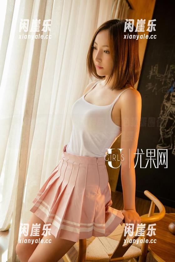 尤果网 - 美图里的田梓茵，黑色狠狠圈住我的眼，原来裤子真不重要！