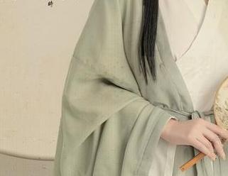 年年Nnian最新写真，姐姐驾到，快来围观这张英气逼人的美照吧！