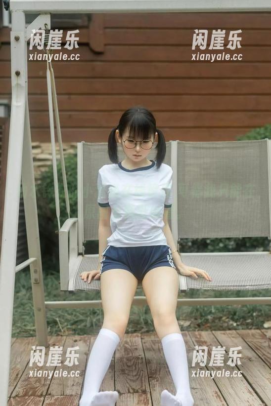 幼水铃衣的小猫猫在线等你,可惜我只能在原图里默默偷看。