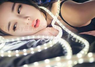 推女神 – 可乐Vicky在芽庄的调皮时刻：美图与资源，综艺感满满的旅拍日记。