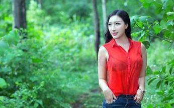 推女郎 – 高清原图，Yu佳妮在白衬衫里的优雅竟让人想起隔壁老王家的金毛狗。