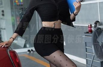 星颜社 – 伊黎yili说：穿上这礼服，今天只想和原图分享快乐！