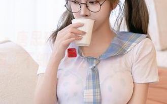 星颜社 – 唐思琪分享的图包：这厨娘的味道，不知道你们闻不闻得到？
