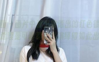 微密圈 – 图片中那微微透出的红色镂空，真没道理是可馨耶竟然演绎得如此出色！