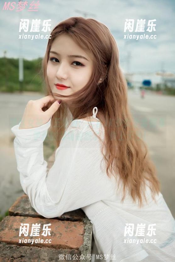 梦丝女神 - 王娇娇：天台JK少女全套图集，学校的操场别想了，快上天台！