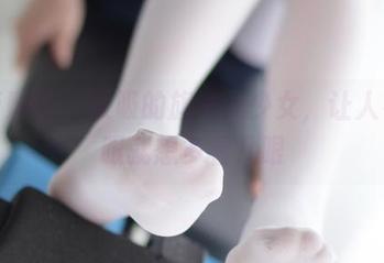 森萝财团 – 吸吸的旗袍美少女，让人看一眼就想多看几眼
