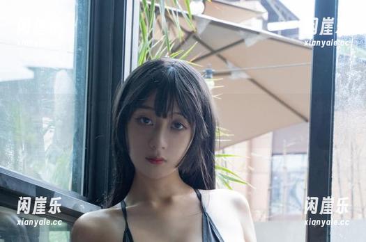 图片中的浅安安和比基尼，感觉我好像在跟他俩聊海风的事，尴尬而甜蜜。
