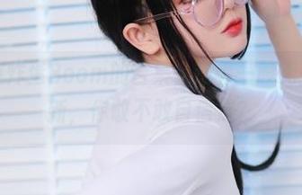 红裙妆点炸蛋Boom的合集，透着一股无圣光的清新，你敢不敢自信点？