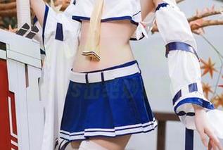 从焖焖碳的眼神到可畏礼服，一切都在默默cos出绝妙氛围…