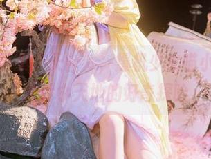 最新写真集“天台”，爆机少女喵小吉飞跃这片小天地的好奇探险