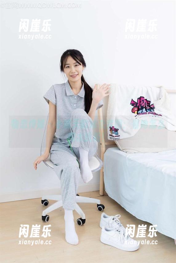 物恋传媒 - 小晴天的泳衣套图：看她怎么和水抗衡！