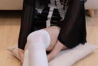 甜予摄影 – 璇璇在黑色写真里，完全不一样，你看到了吗？